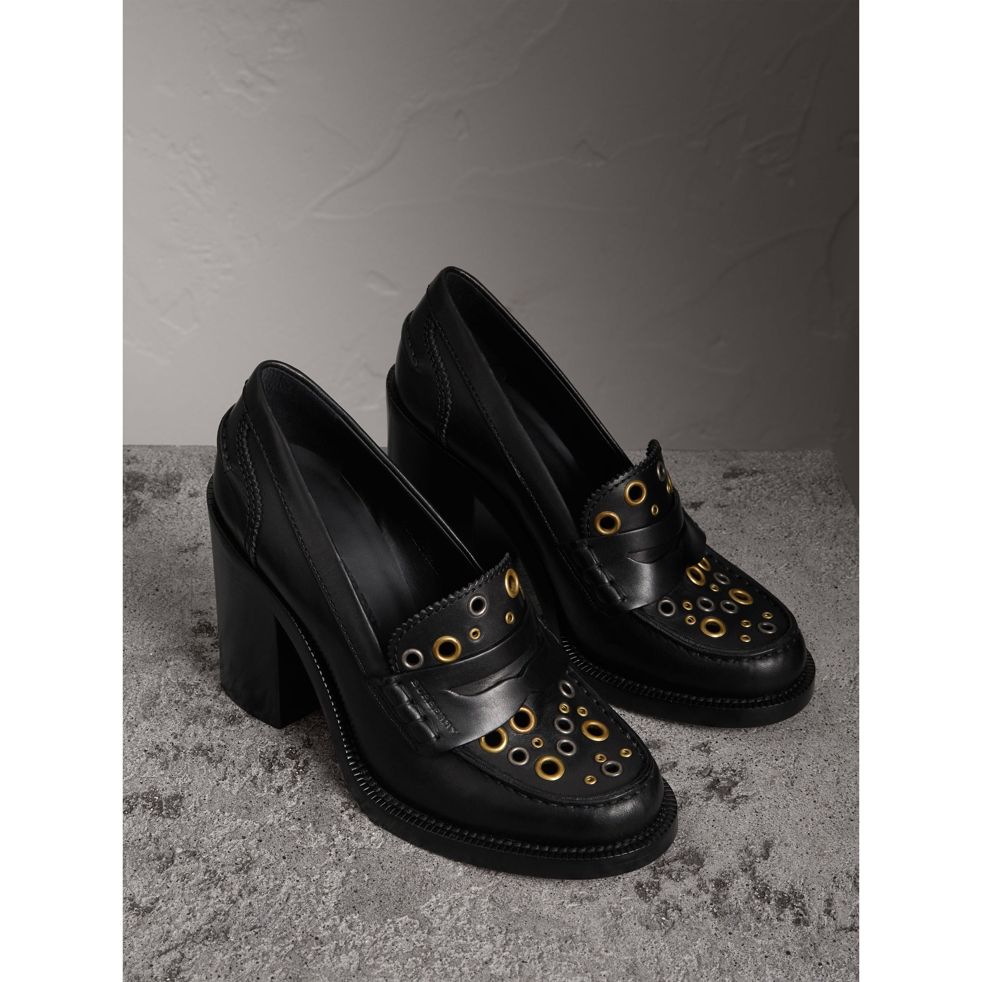 BLACK Mocassins à talon en cuir avec œillets