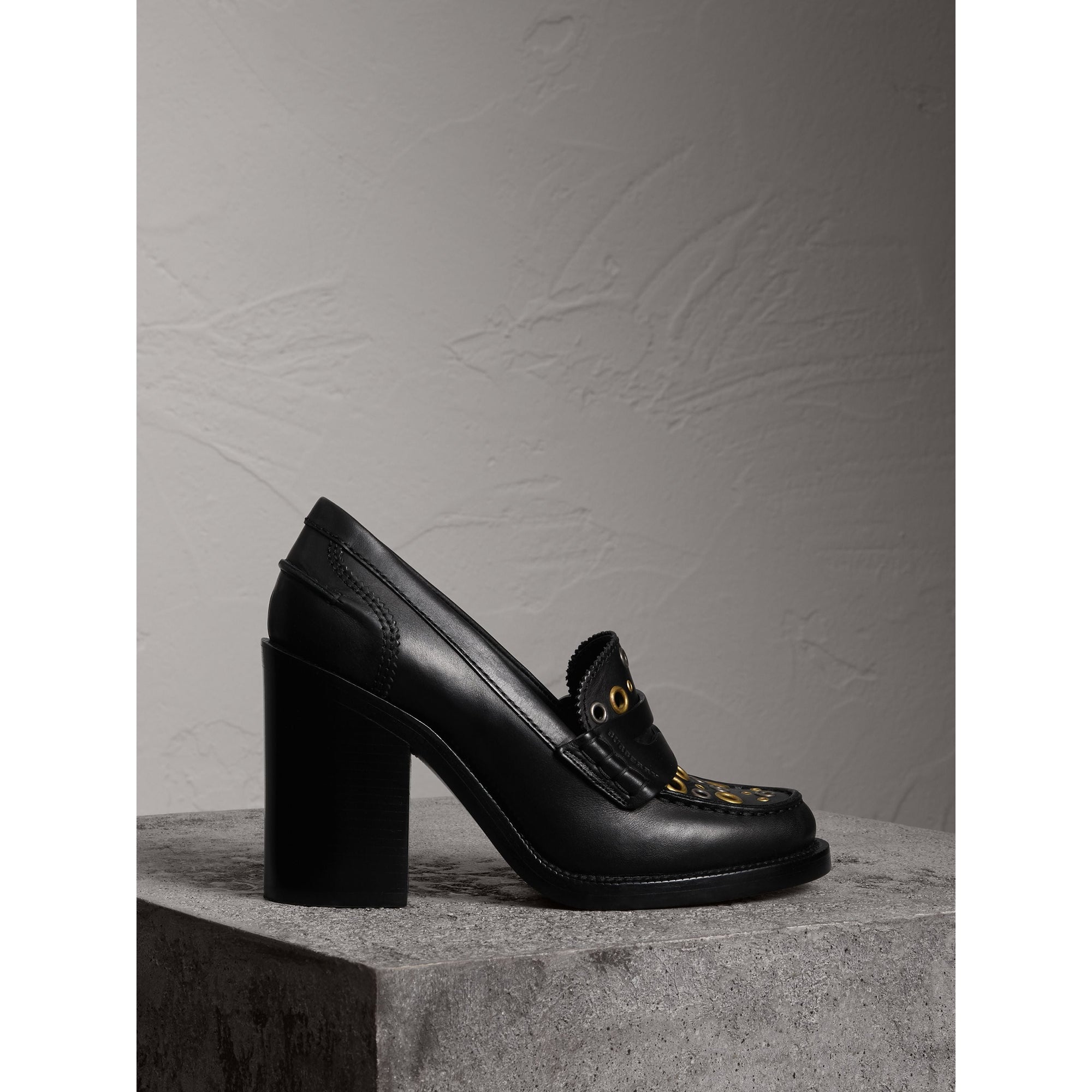 BLACK Mocassins à talon en cuir avec œillets