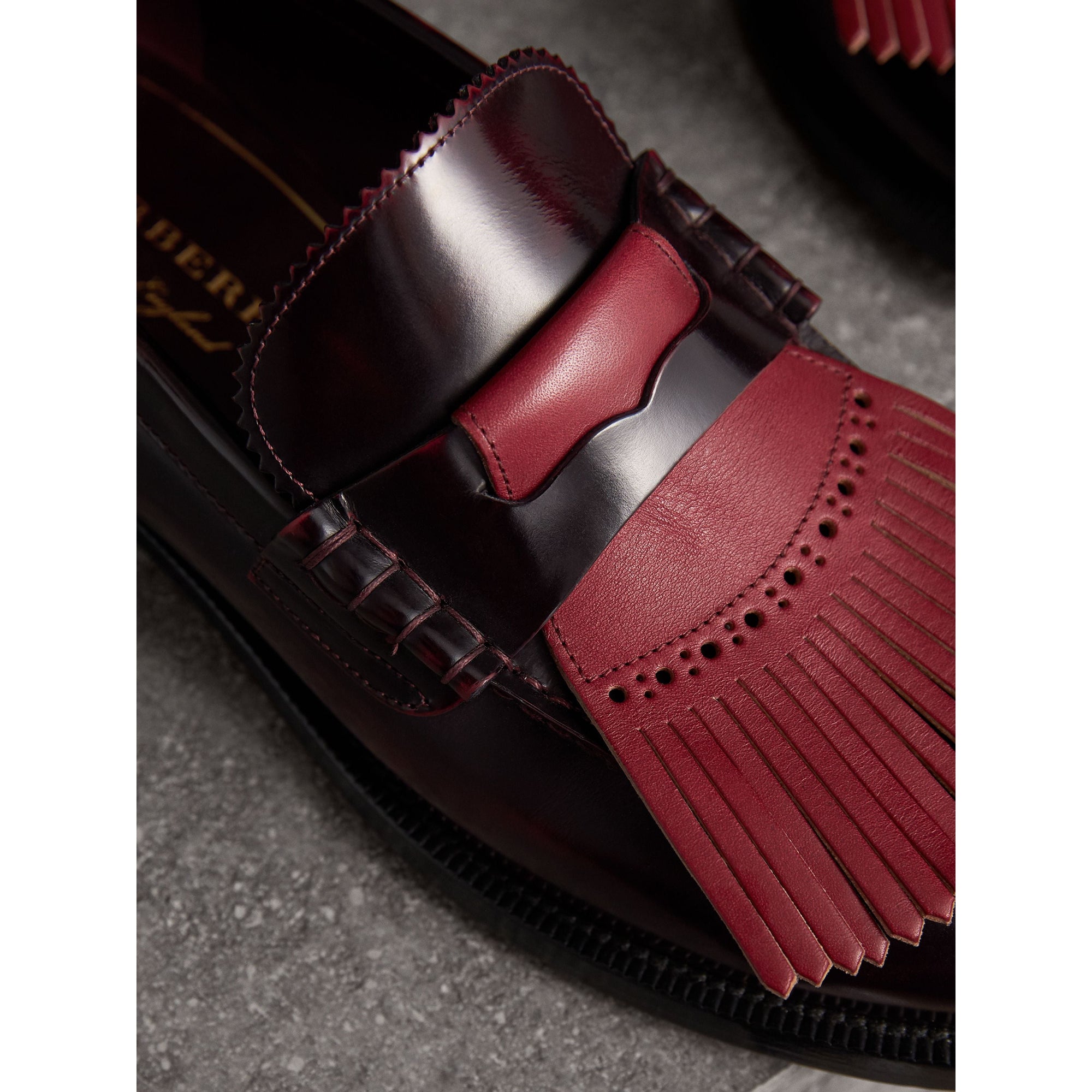 RUST RED/RED CLARET Mocassins en cuir à franges contrastantes