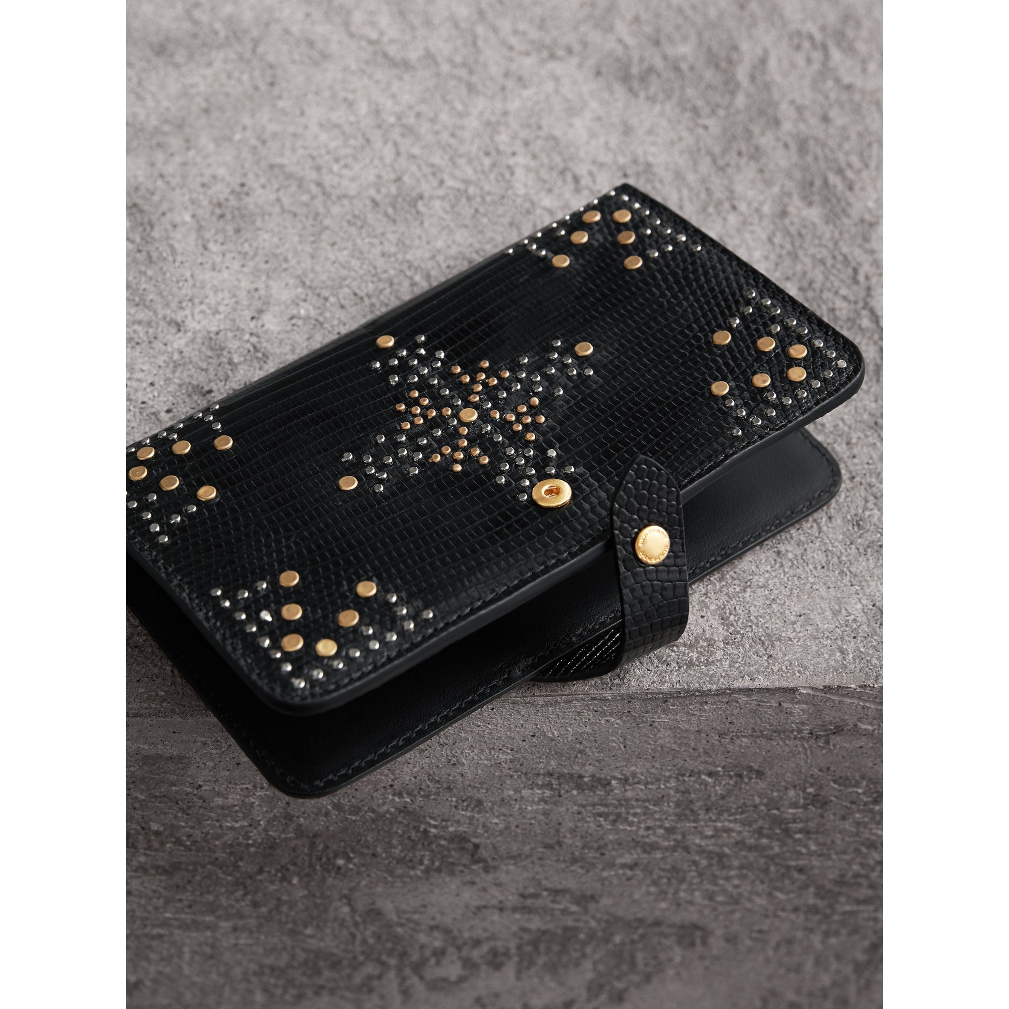 Étui pour téléphone en lézard à rivets avec bouclier du Cavalier - Noir