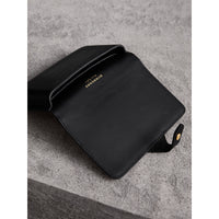 Étui pour téléphone en lézard à rivets avec bouclier du Cavalier - Noir