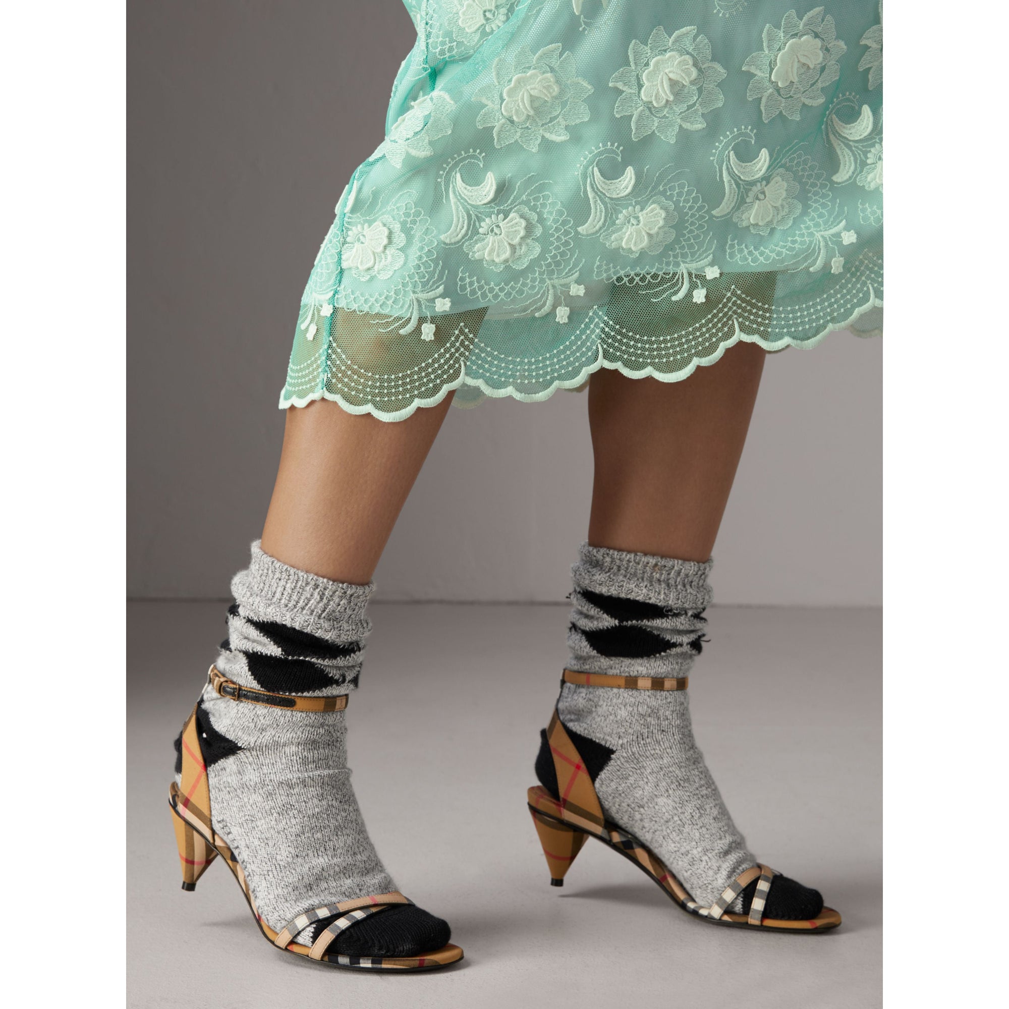 ANTIQUE YELLOW Sandales à talons coniques en coton à motif Vintage check