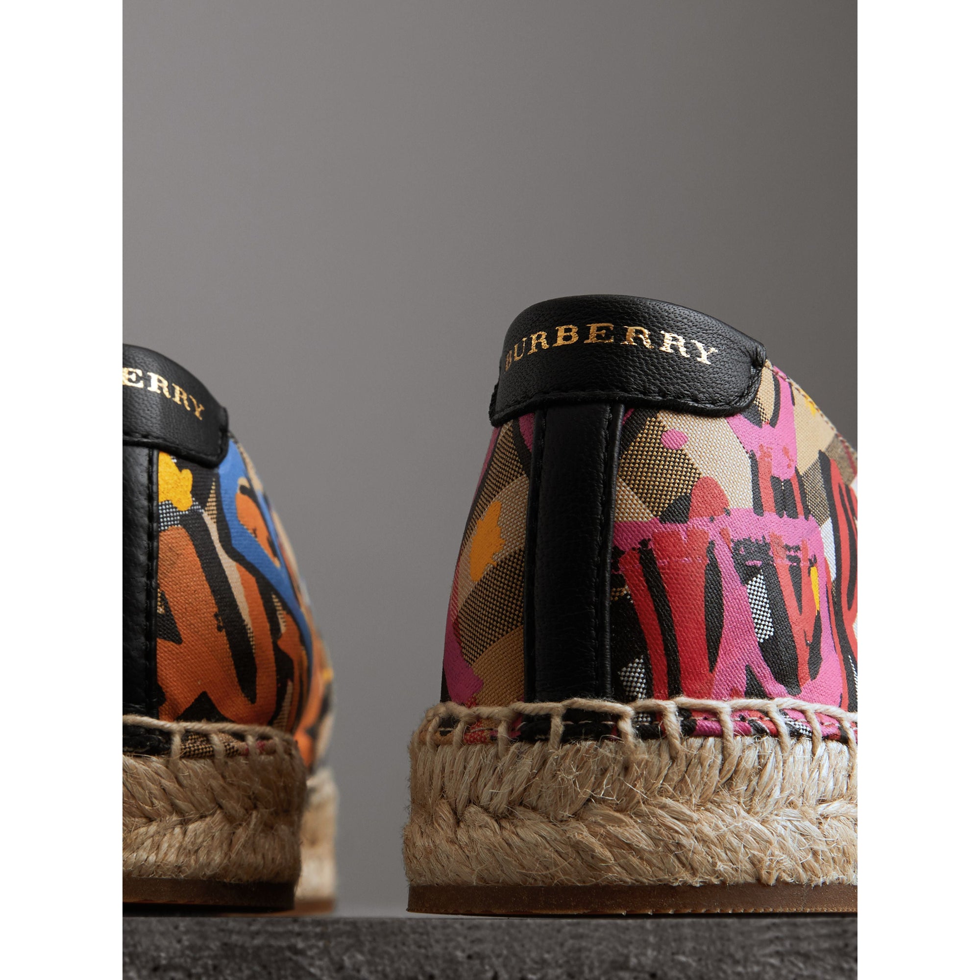 ANTIQUE YELLOW Espadrilles à motif Vintage check et imprimé graffiti
