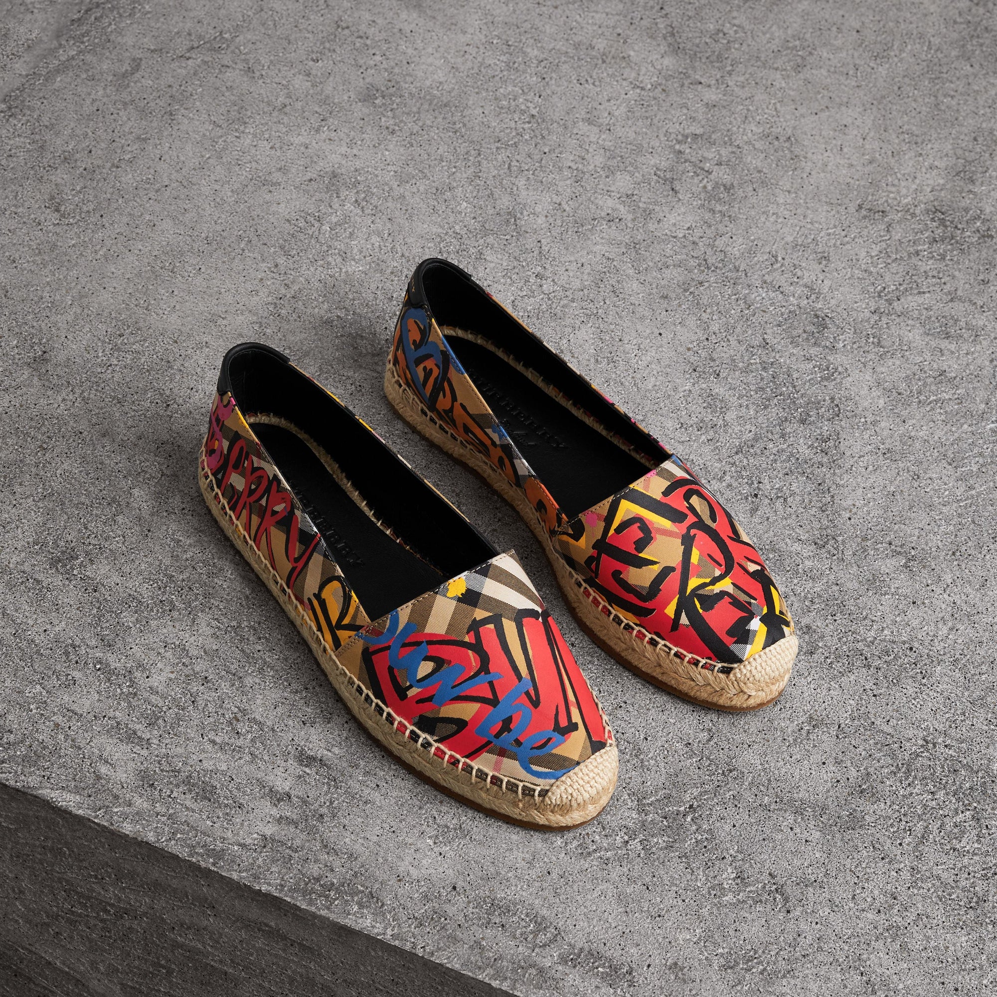 ANTIQUE YELLOW Espadrilles à motif Vintage check et imprimé graffiti