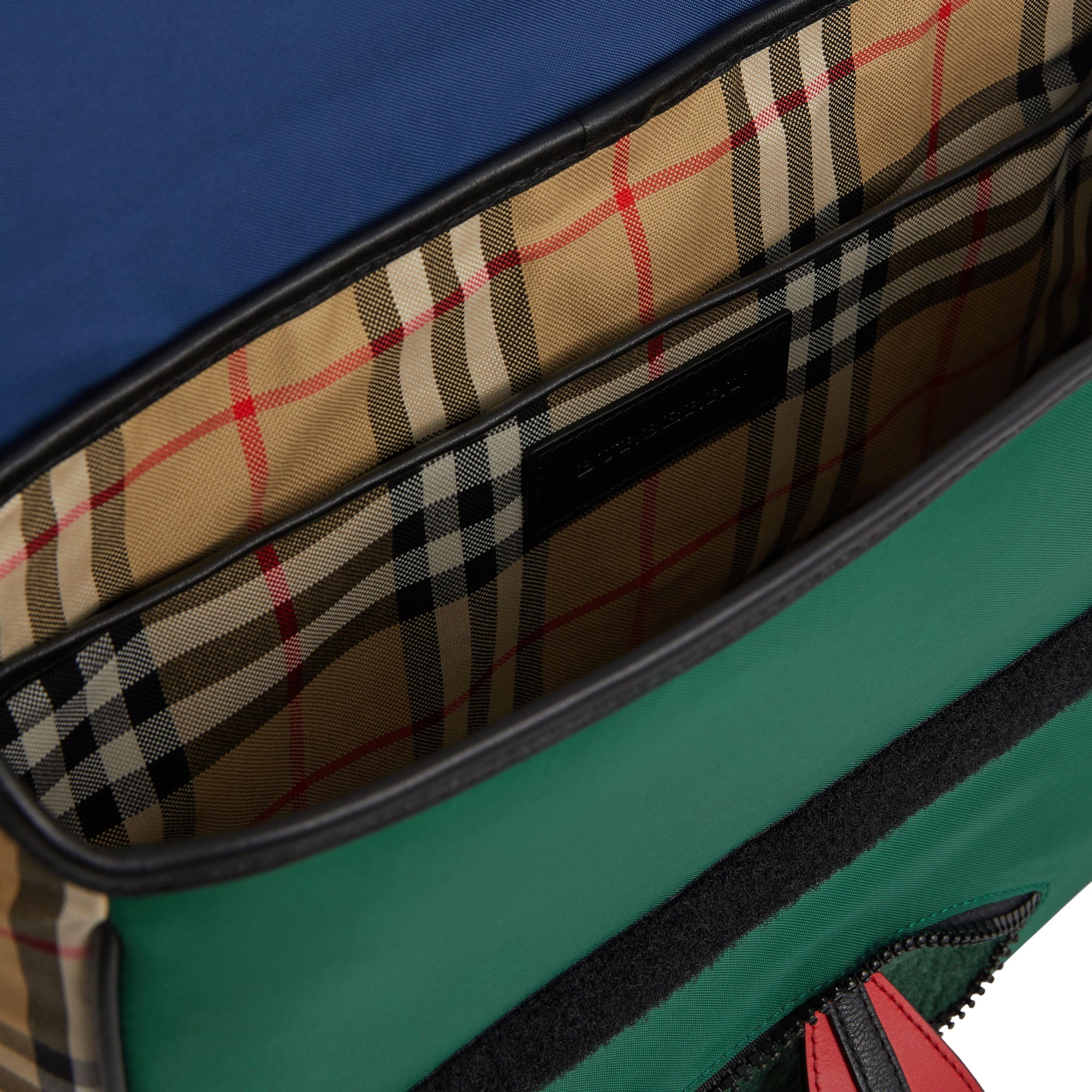 PINE GREEN Sac cartable monstre en faux shearling à motif Vintage check