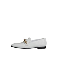 OPTIC WHITE Mocassins en cuir verni avec chaîne