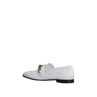 OPTIC WHITE Mocassins en cuir verni avec chaîne