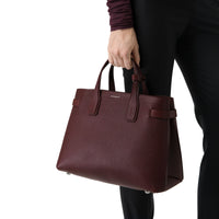 MAHOGANY RED Sac The Banner moyen en cuir avec Vintage check