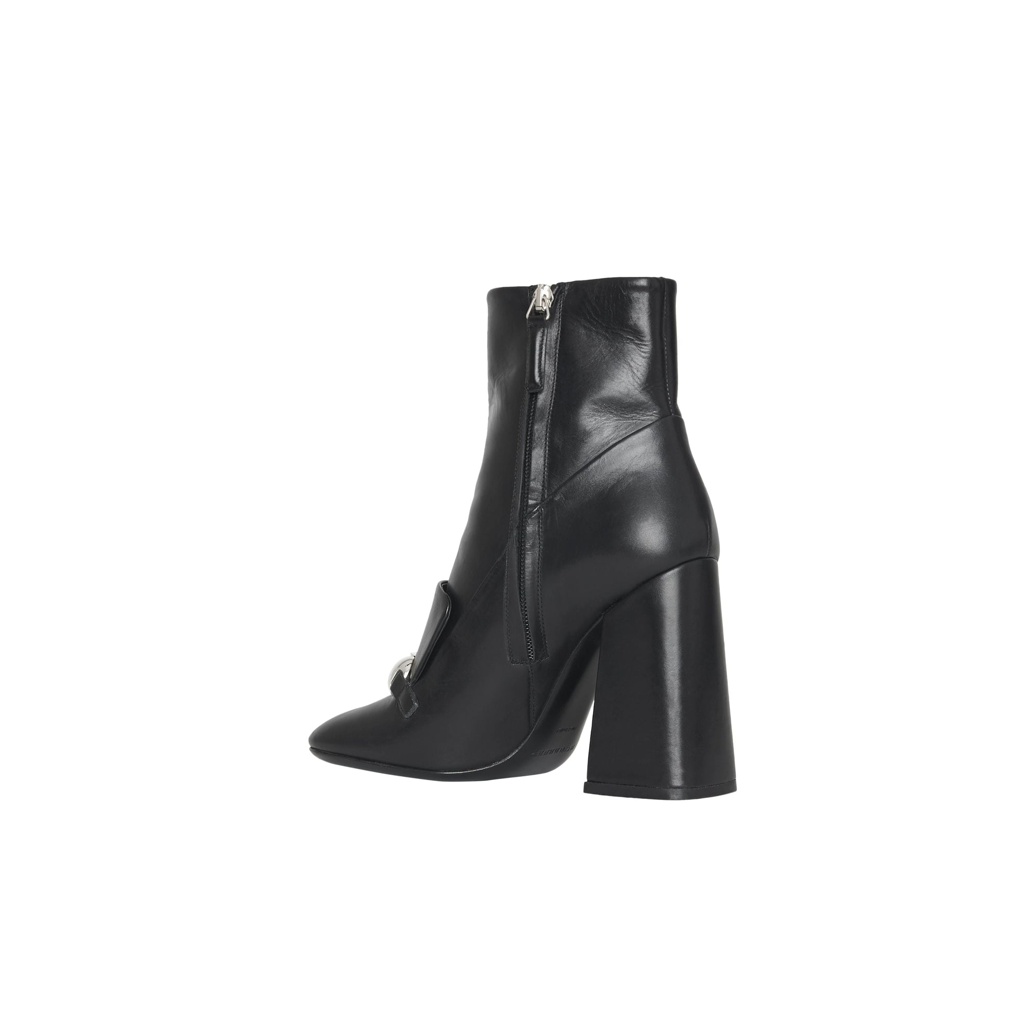 BLACK Bottines en cuir avec bride cloutée