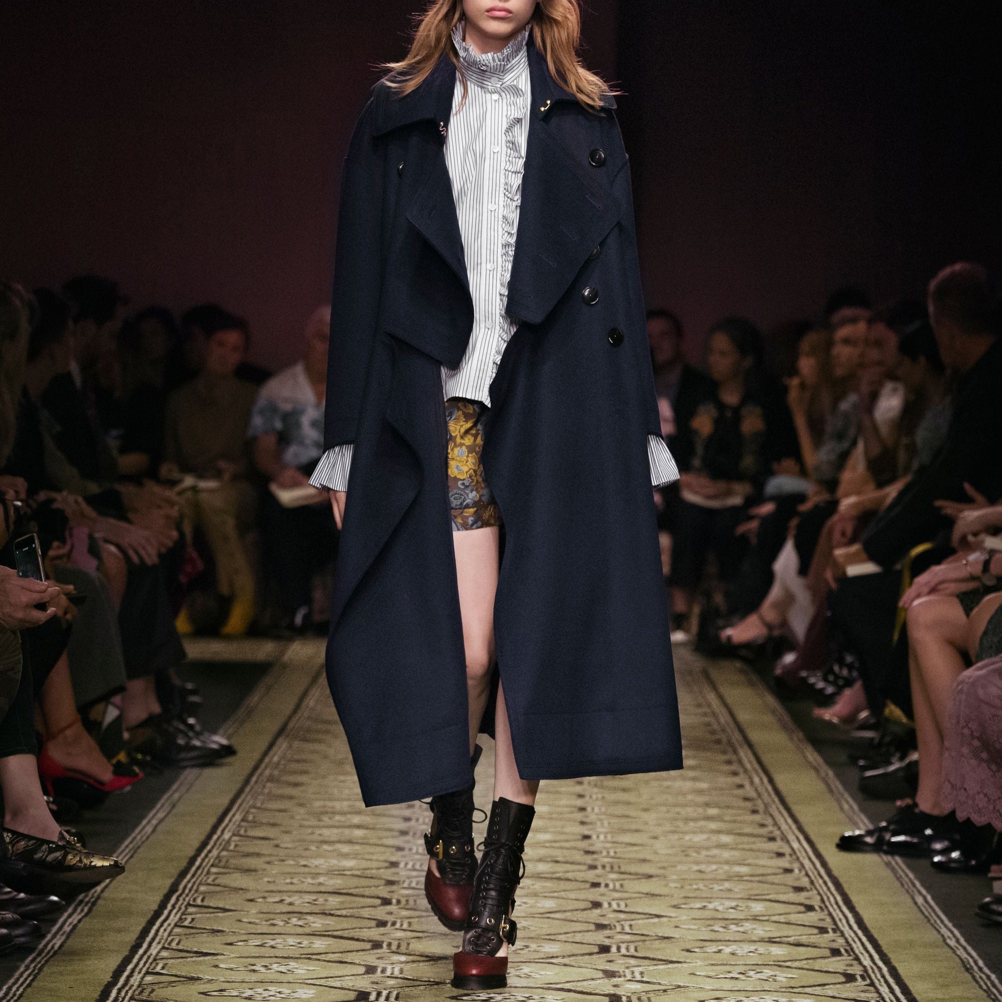 Chemise en coton à rayures fines avec volants - Marine
