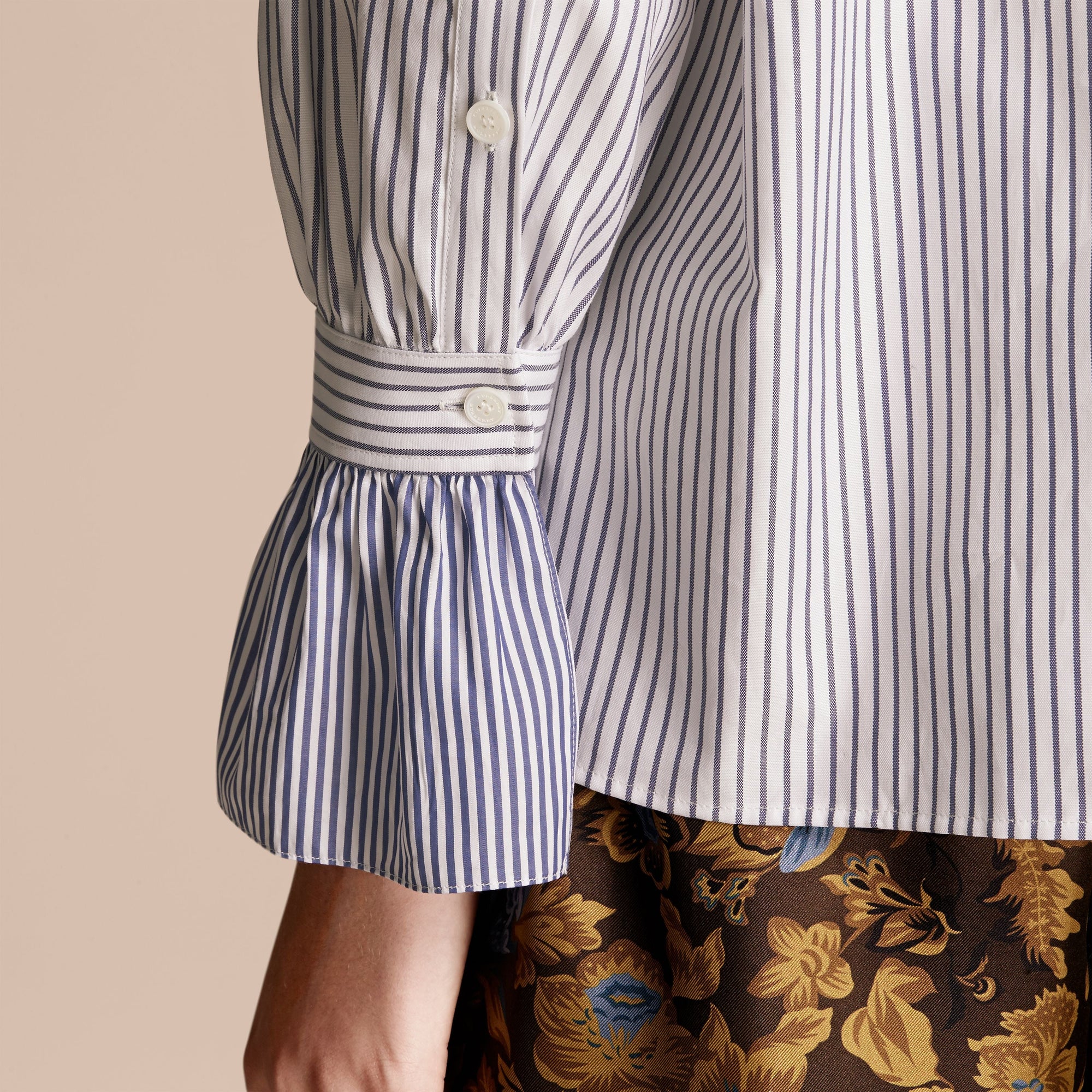 NAVY Chemise en coton à rayures fines avec volants