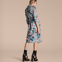 TEAL BLUE Robe trench en soie et coton avec imprimé aquarelle rose