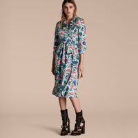 TEAL BLUE Robe trench en soie et coton avec imprimé aquarelle rose