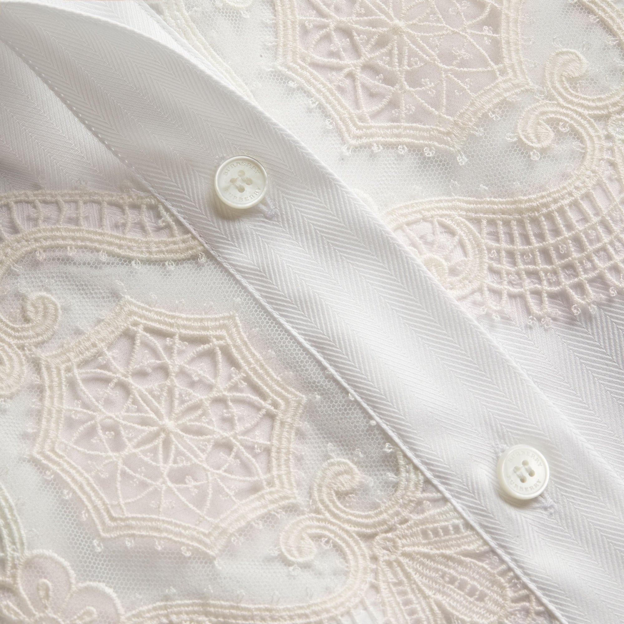Chemise à chevrons en coton avec découpes en dentelle - Blanc