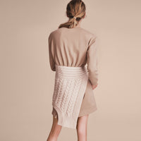 NATURAL WHITE Robe sweat-shirt avec panneaux en maille torsadée en cachemire