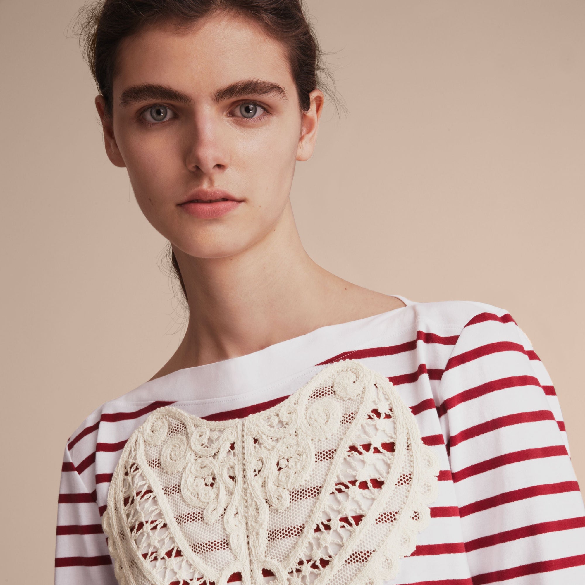 PARADE RED Haut marinière unisexe en coton avec appliqué en dentelle