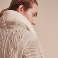 NATURAL WHITE Veste en maille de laine et cachemire avec col en shearling