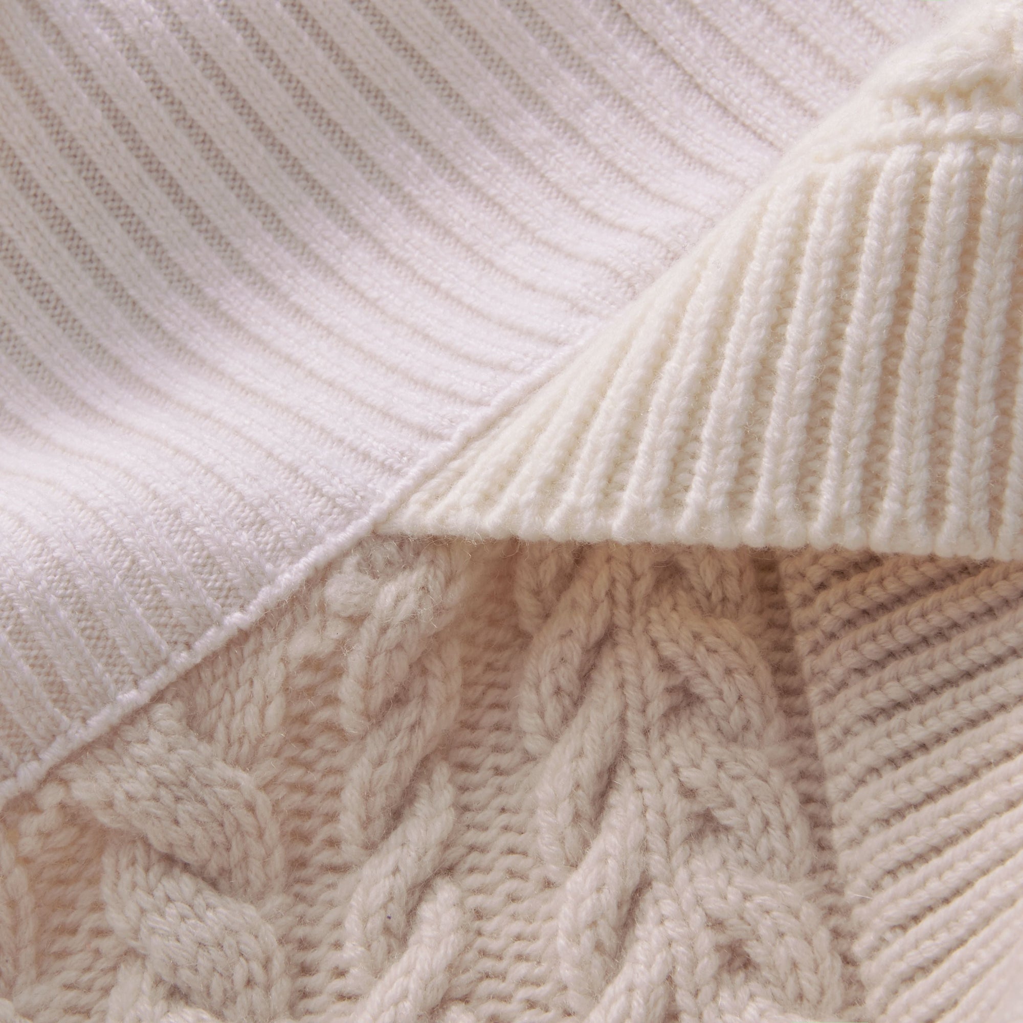 NATURAL WHITE Veste en maille de laine et cachemire avec col en shearling