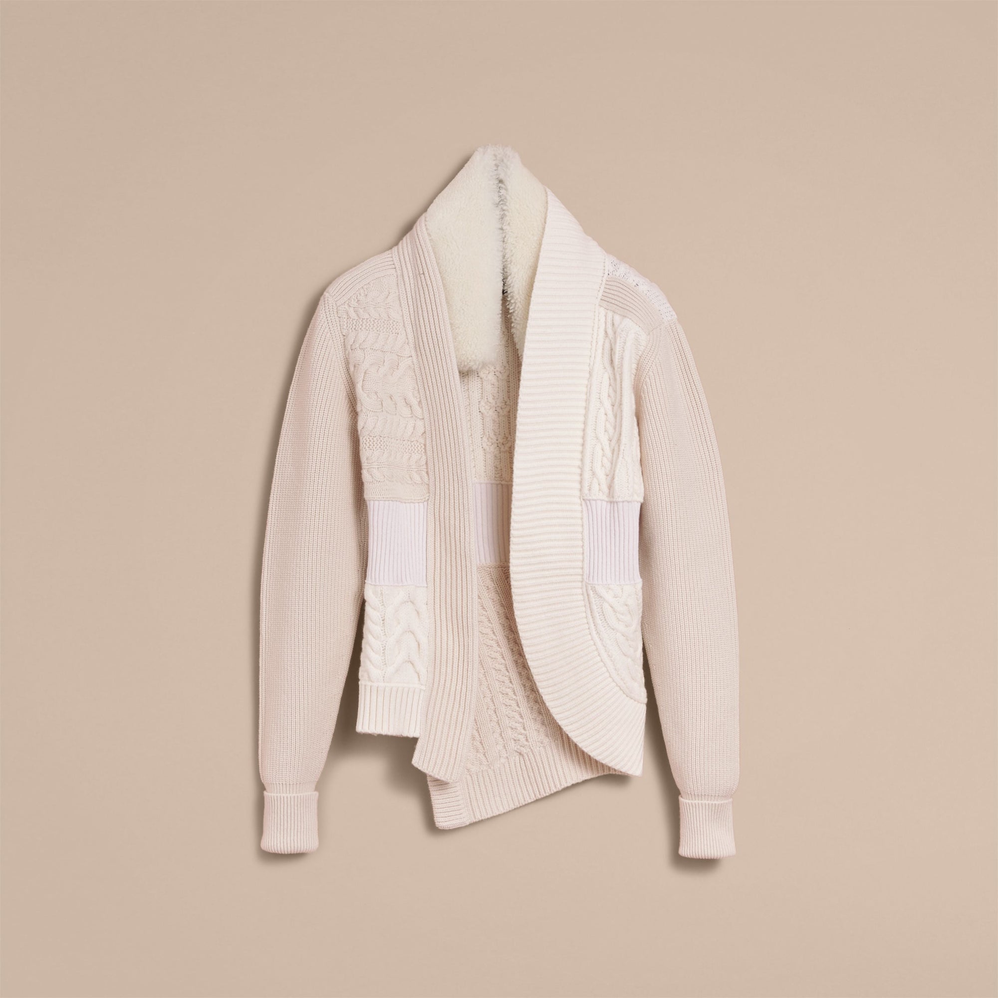 NATURAL WHITE Veste en maille de laine et cachemire avec col en shearling