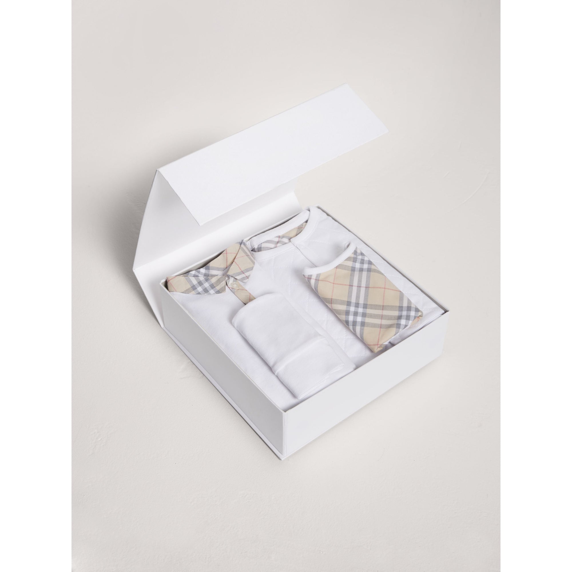 WHITE Coffret cadeau bébé quatre pièces en coton