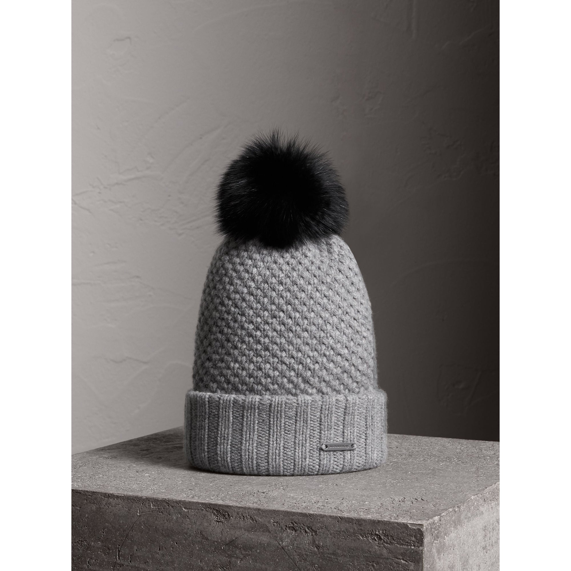 MID GREY Bonnet avec pompon en fourrure
