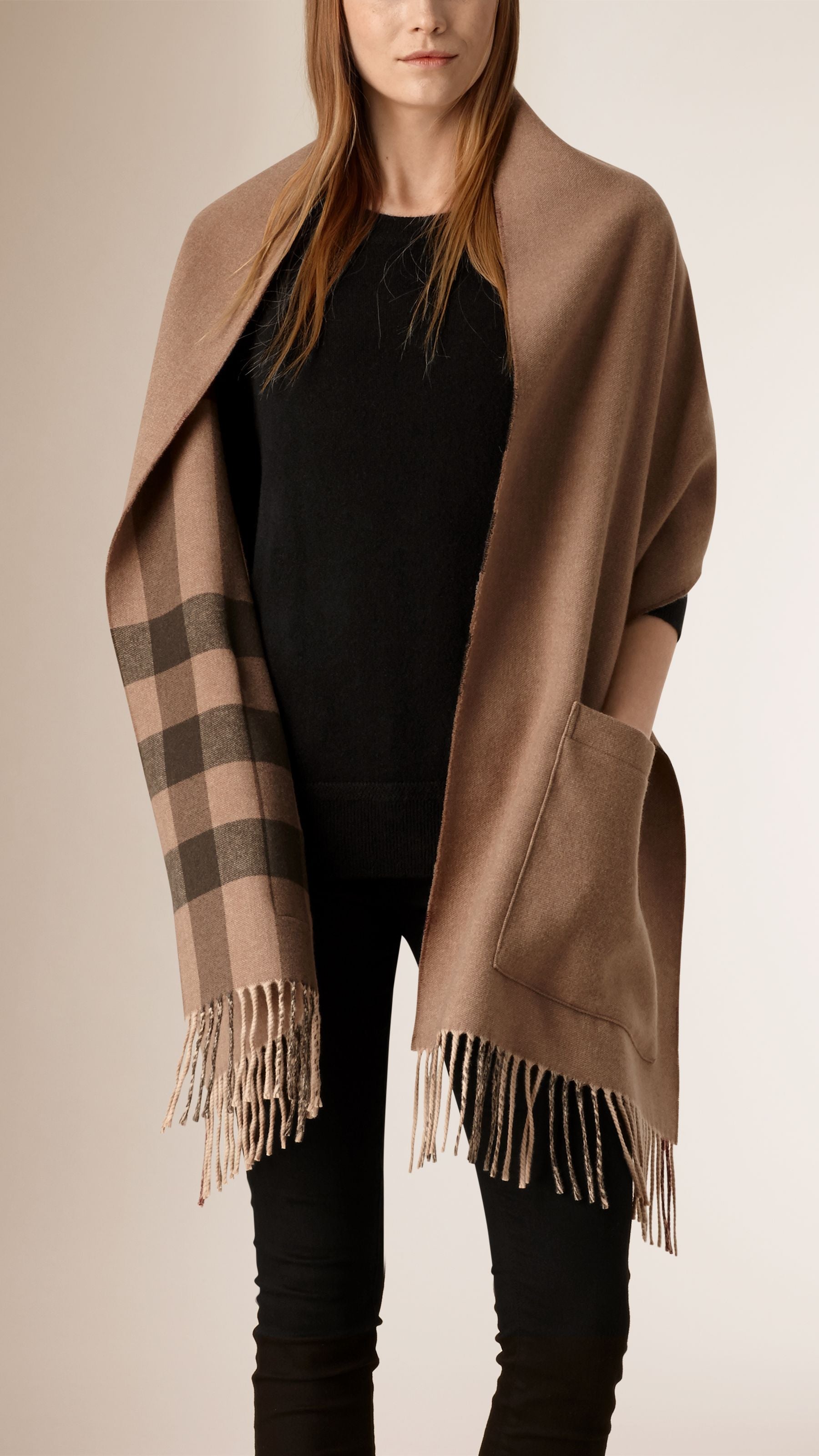 SMOKED TRENCH Étole en cachemire et laine avec doublure à motif check