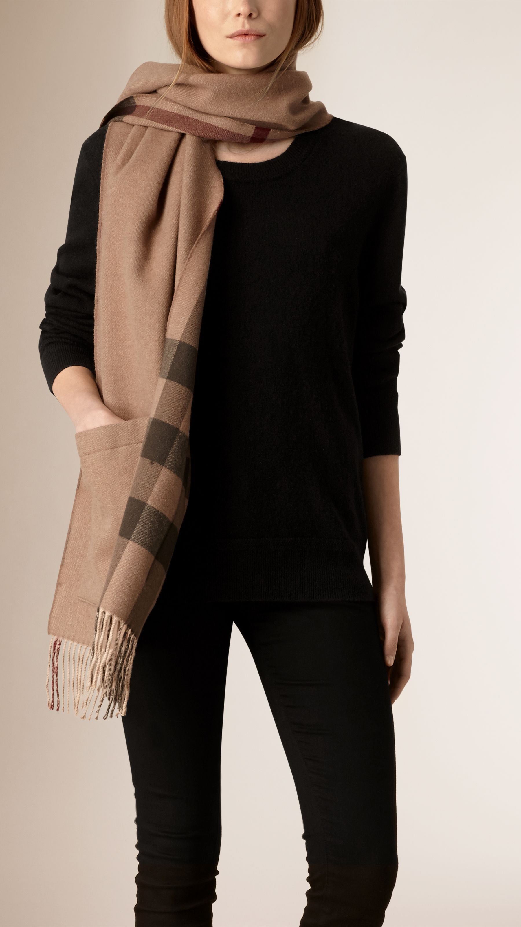 SMOKED TRENCH Étole en cachemire et laine avec doublure à motif check