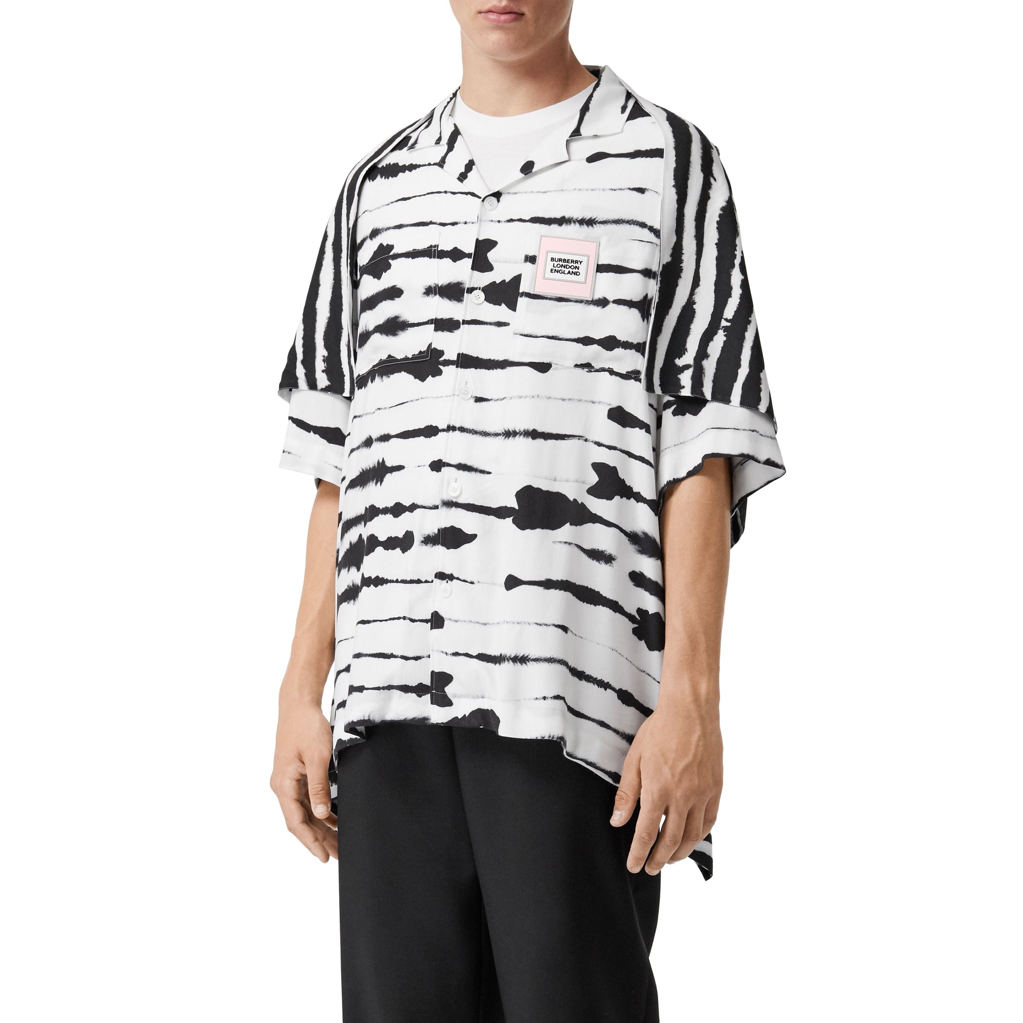 MONOCHROME IP PTTN Chemise en sergé à imprimé aquarelle et manches courtes avec cape