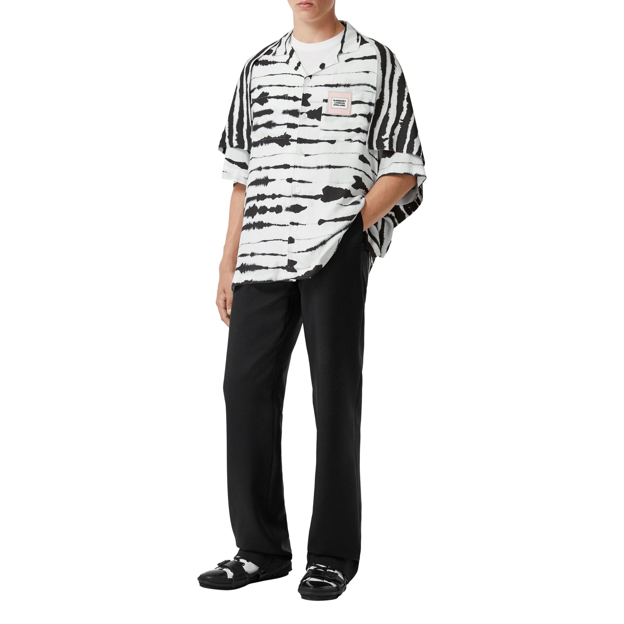 MONOCHROME IP PTTN Chemise en sergé à imprimé aquarelle et manches courtes avec cape