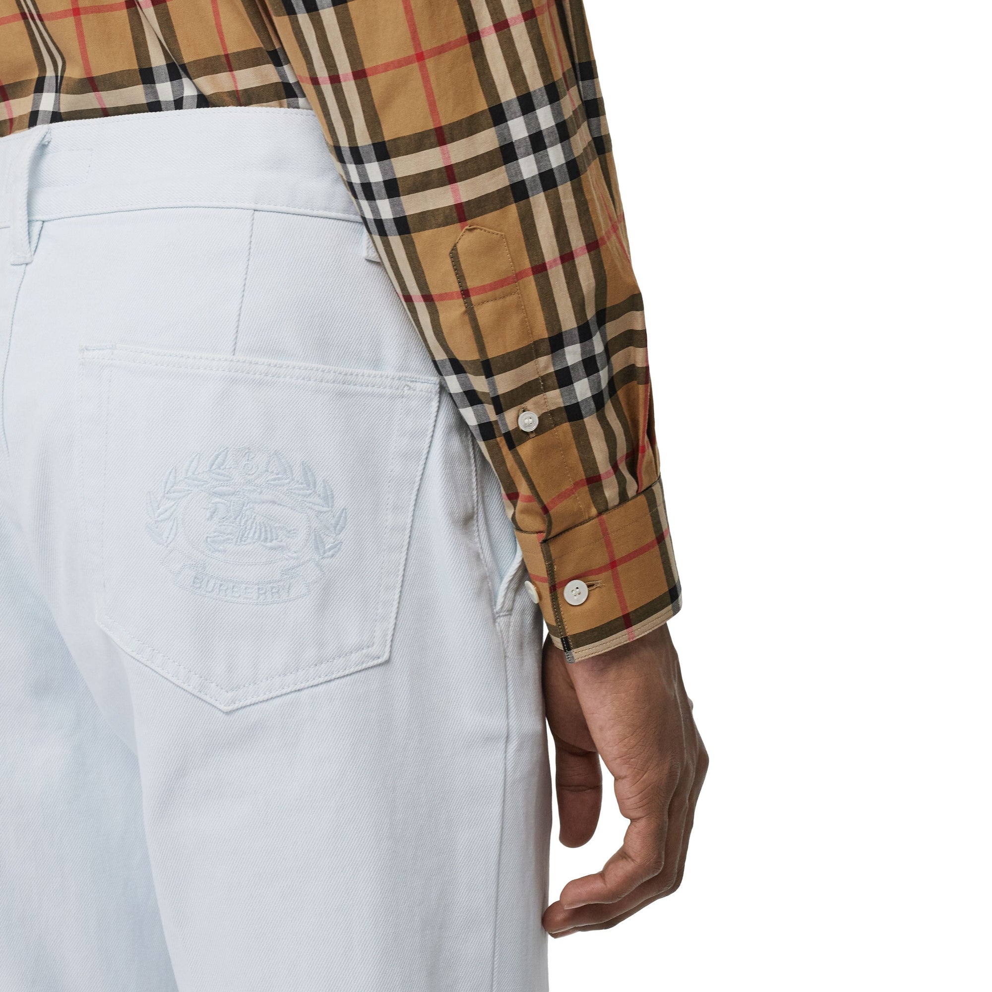 CHALK BLUE Jean casual avec écusson brodé