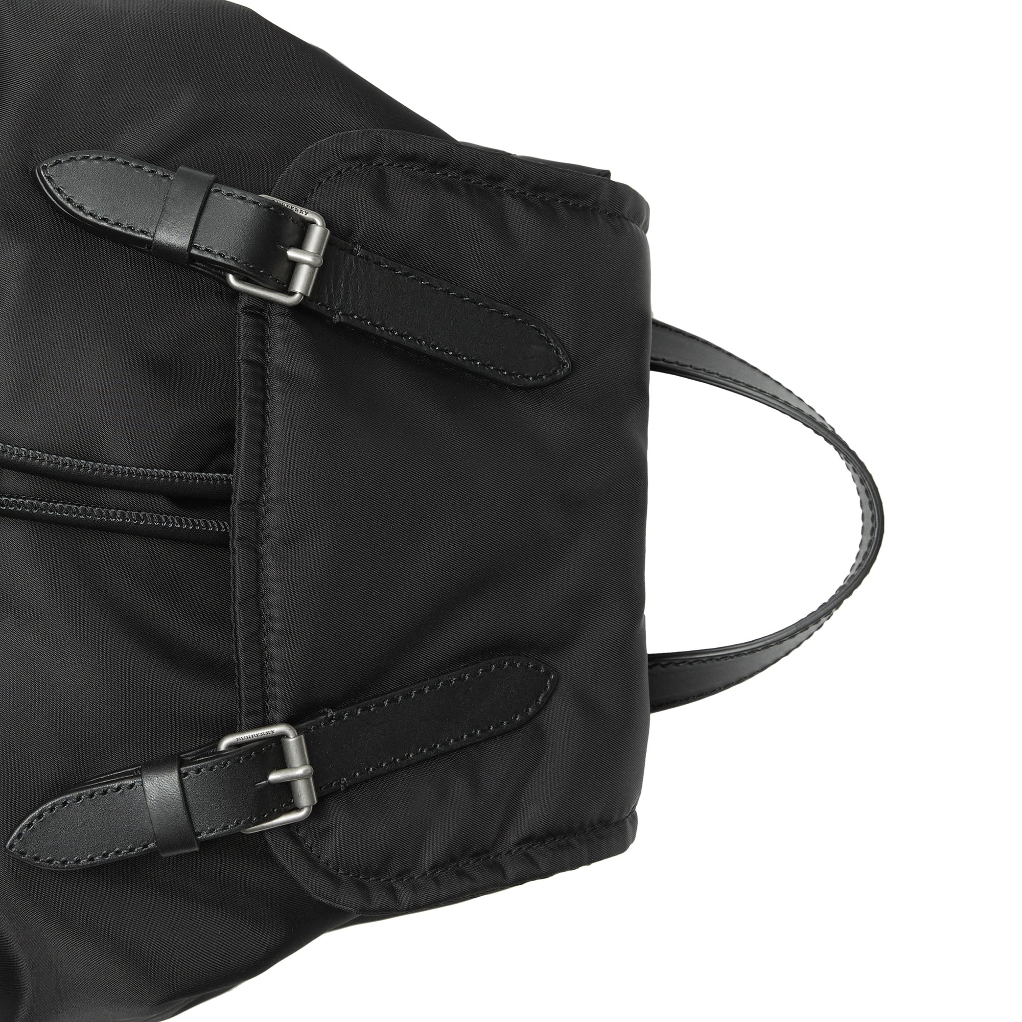 BLACK Sac The Rucksack moyen en nylon et cuir