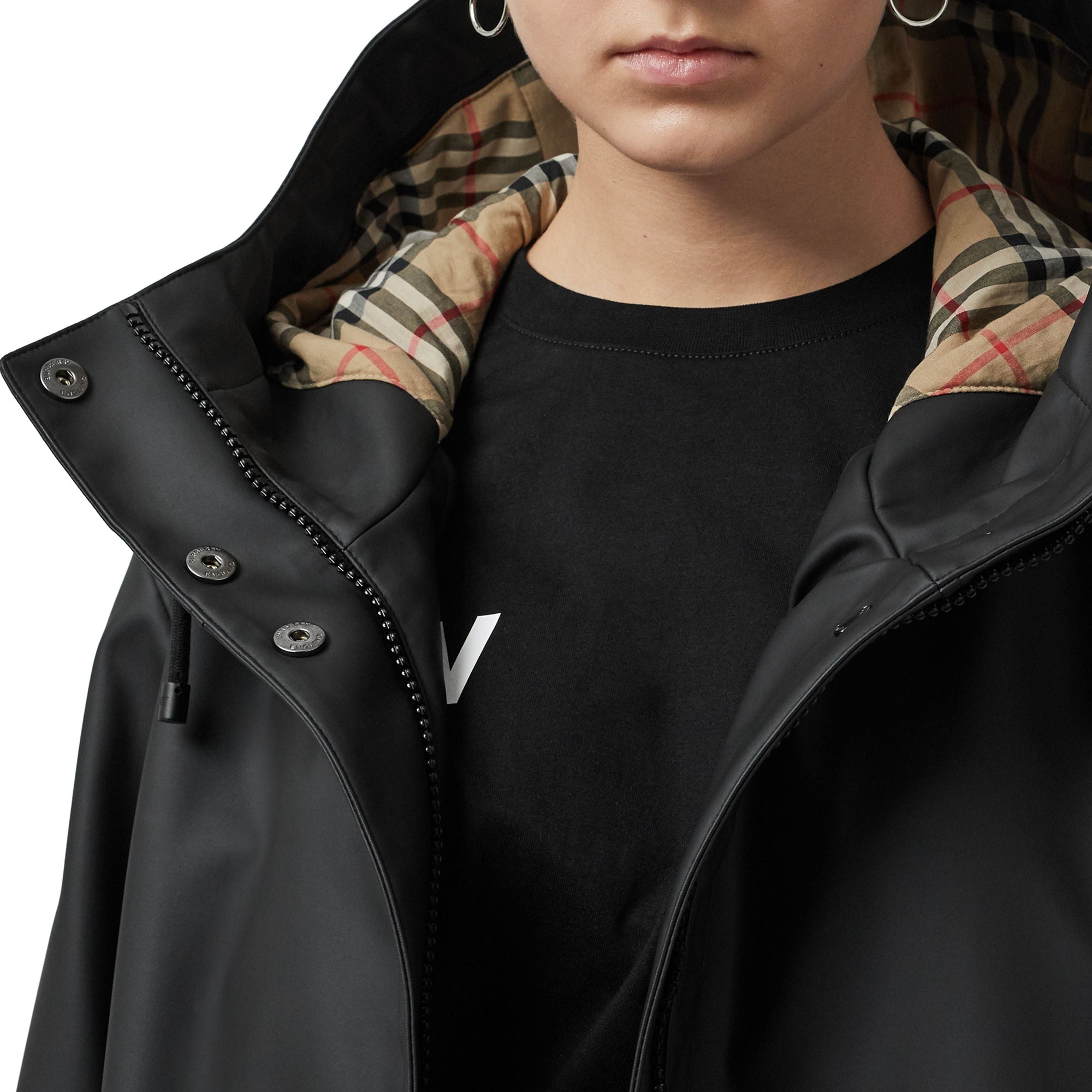 BLACK/WHITE Manteau à capuche caoutchouté avec logo