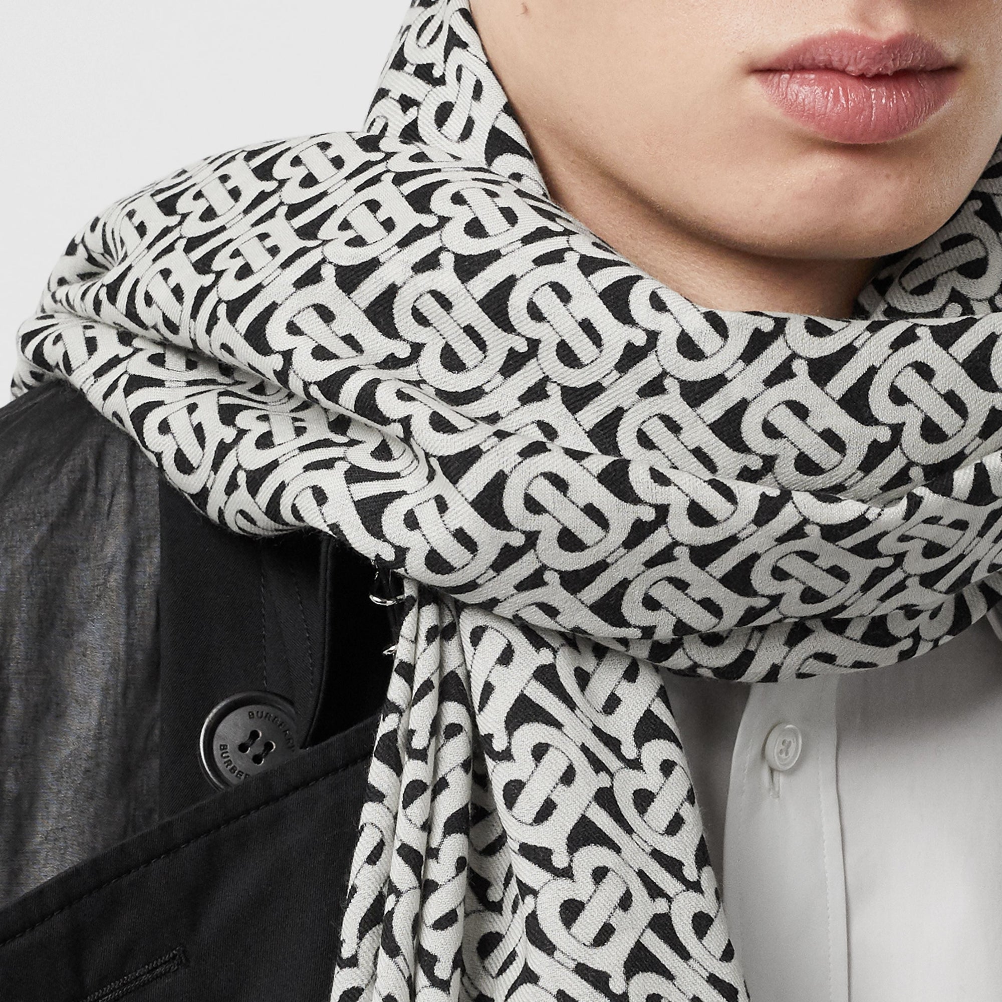 Maxi écharpe légère en cachemire Monogram - Monochrome