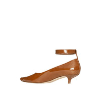 TAN Escarpins à bout ouvert et talon kitten-heel en cuir verni