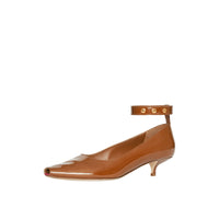 TAN Escarpins à bout ouvert et talon kitten-heel en cuir verni
