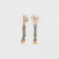Pendants d'oreilles sabot en résine et plaqués or - Miel
