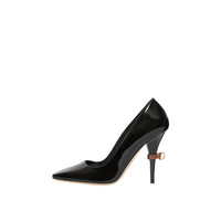 BLACK Escarpins à bout carré en cuir verni avec boucle en D