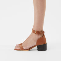 Sandales à talon bottier en cuir avec détail plaqué or - Hâle