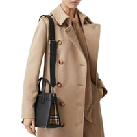 BLACK Petit sac The Banner en cuir avec Vintage check