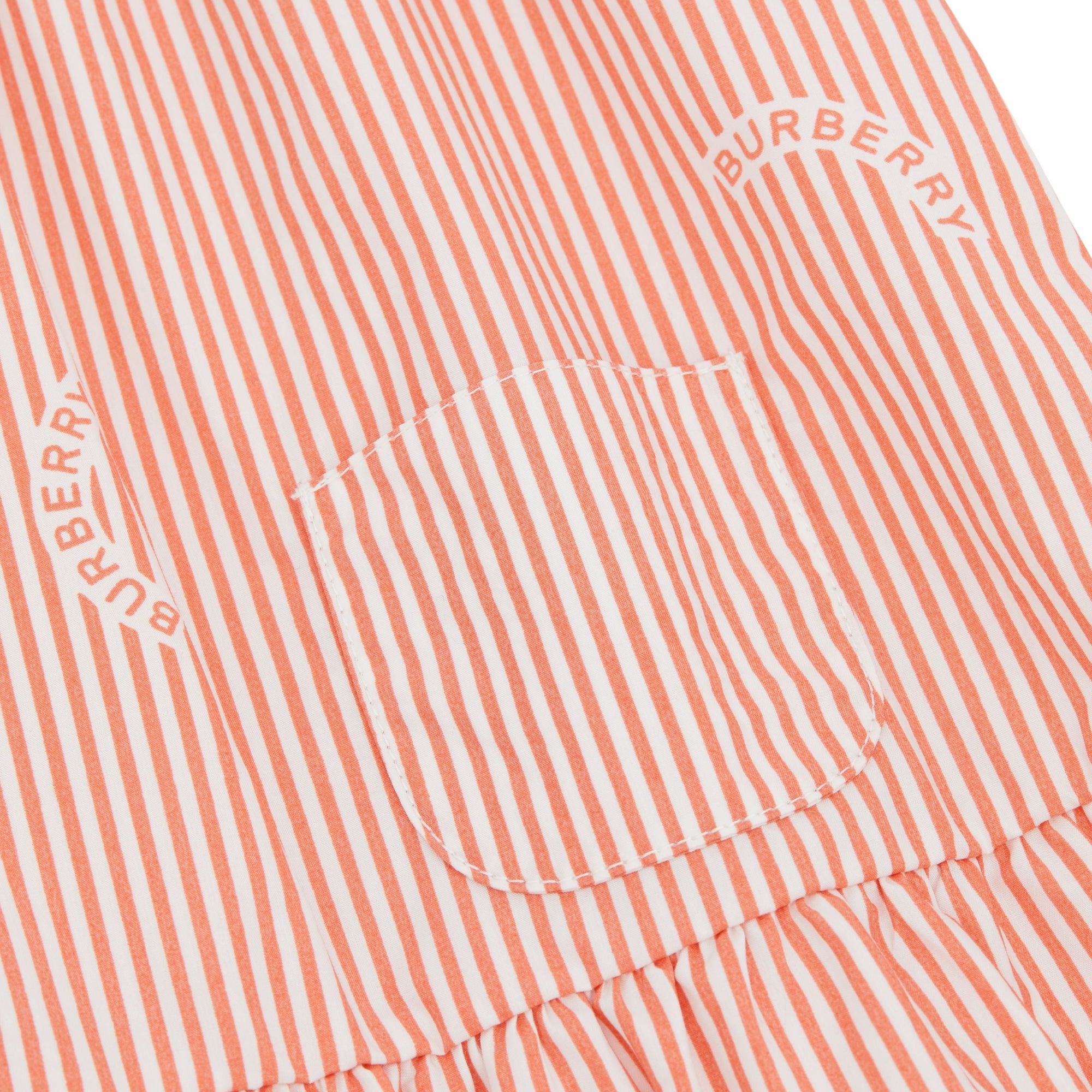 CORAL ORANGE Robe en coton et soie rayée avec col ruché
