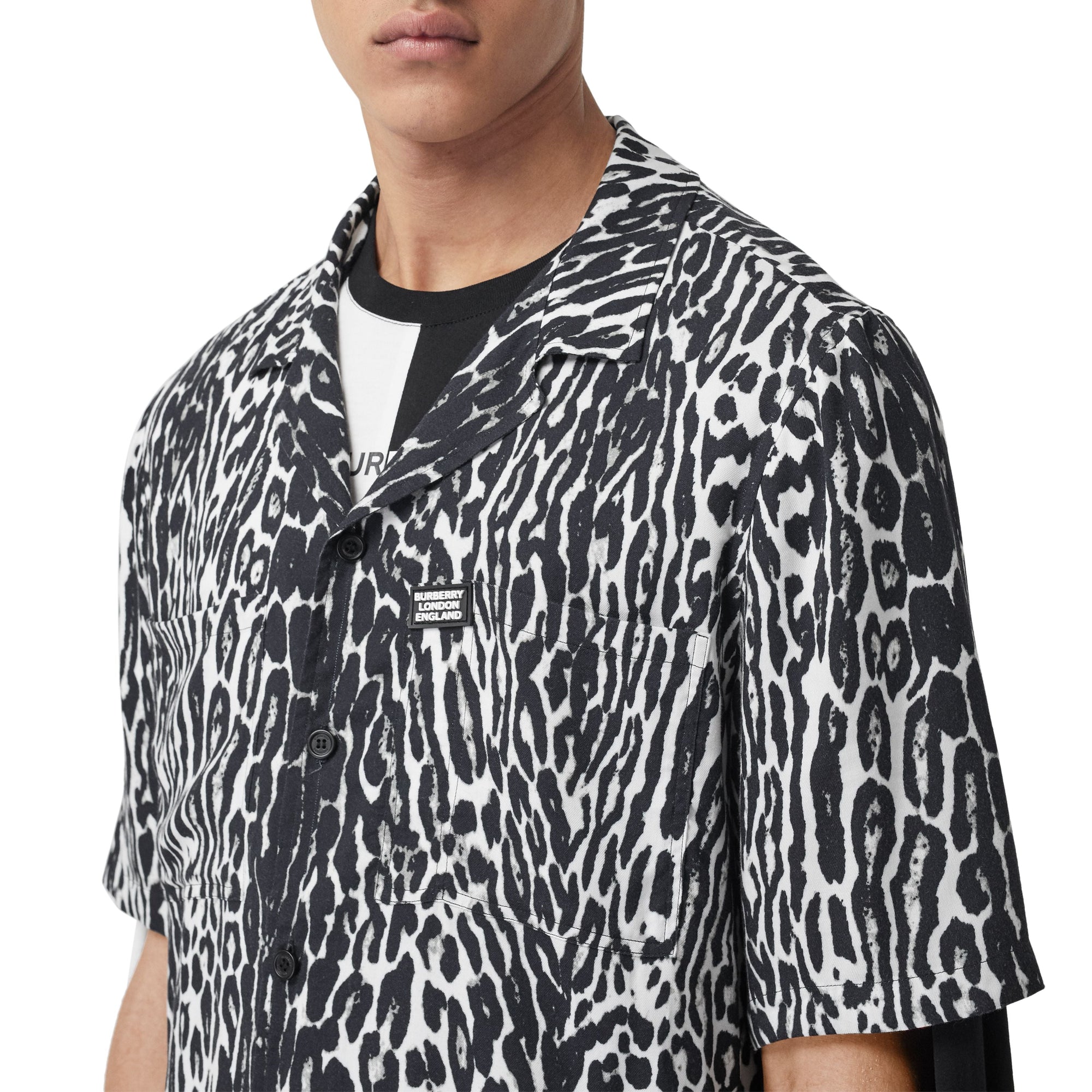 Chemise à manches courtes en sergé à imprimé léopard - Noir