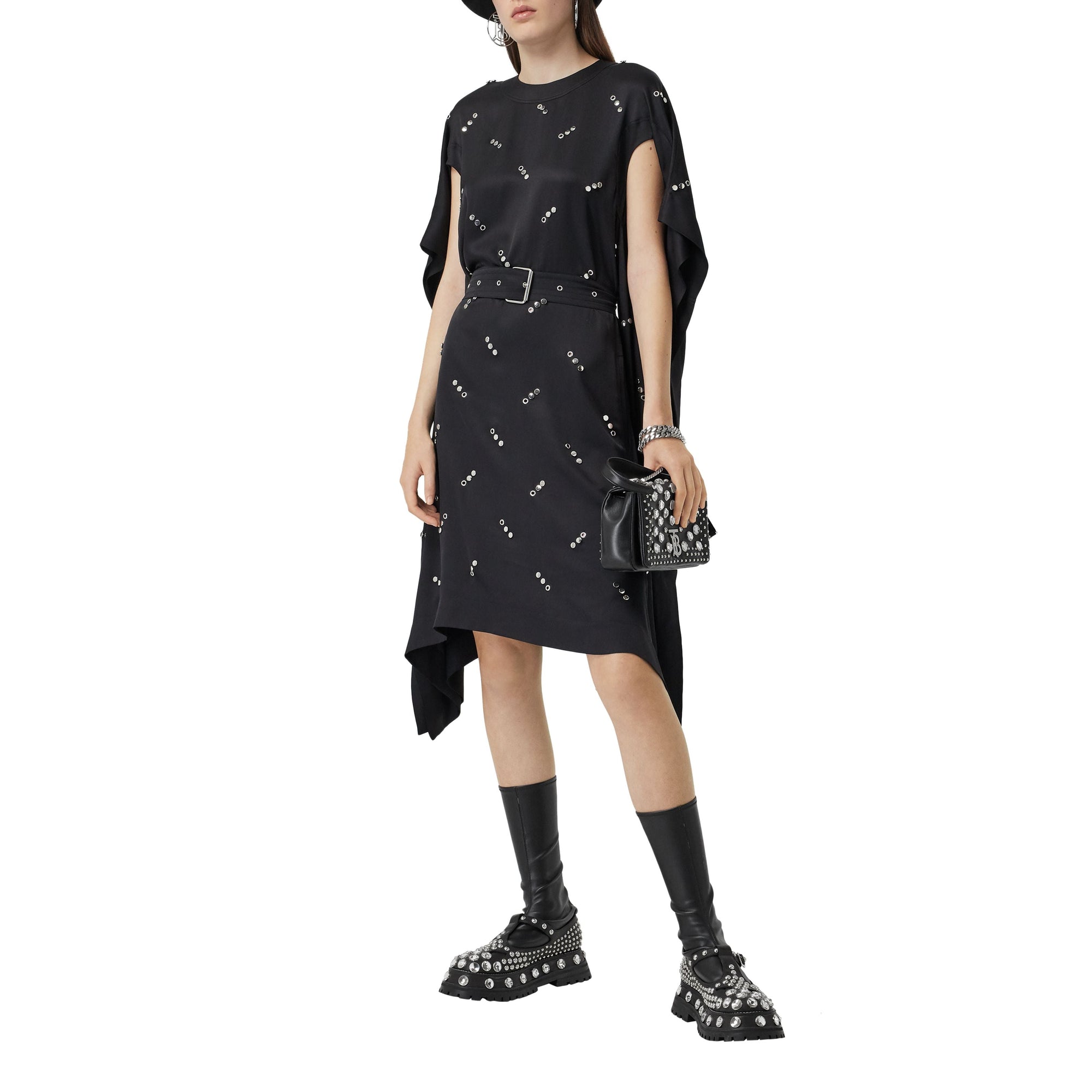 BLACK Robe en satin de soie avec manches à découpes et ornements