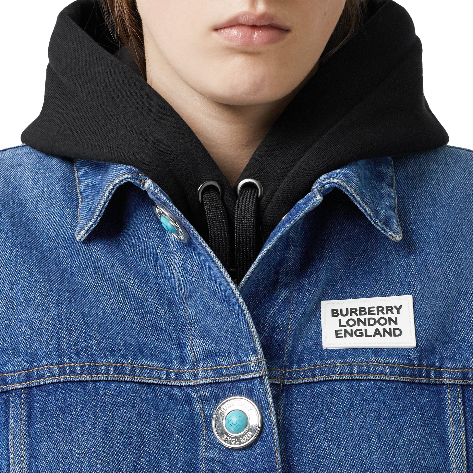 INDIGO Veste en denim déstructurée avec logo