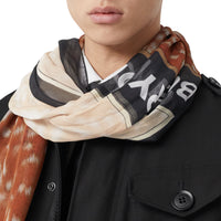 Foulard en soie à imprimé daim - Marron