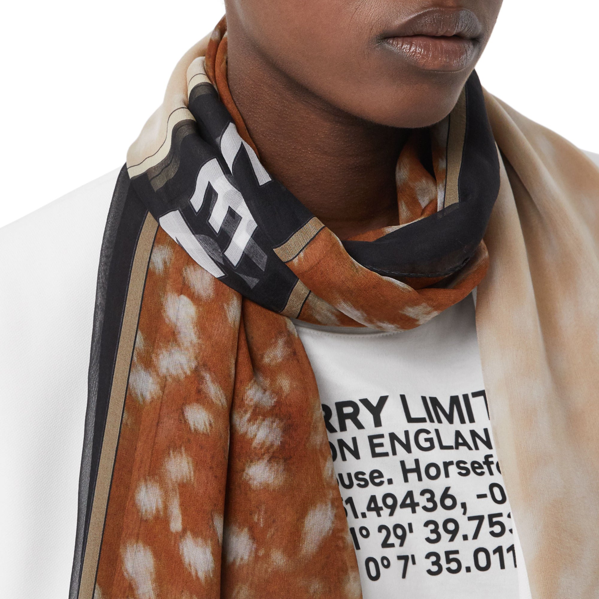 Foulard en soie à imprimé daim - Marron