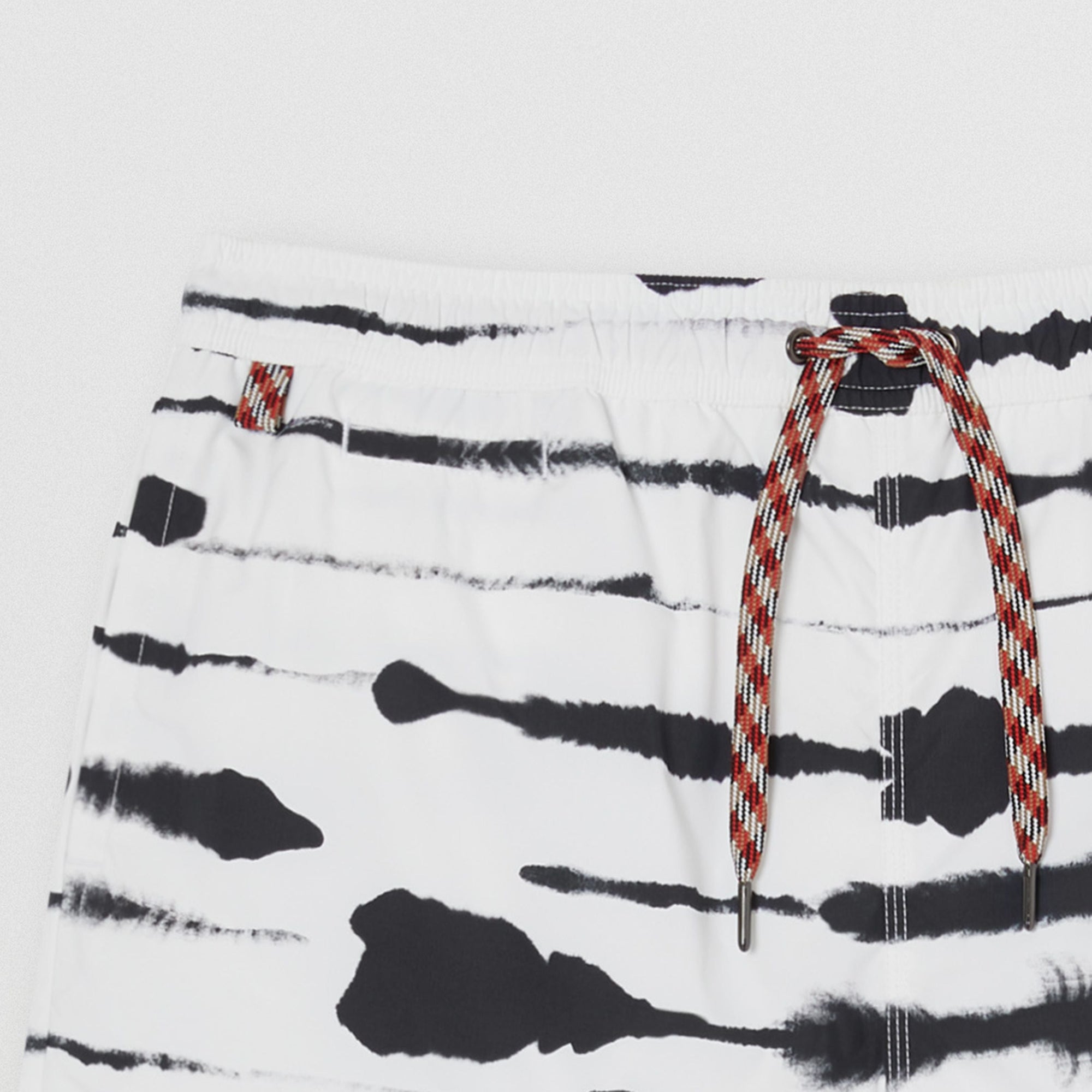 Short de bain avec cordon de serrage à imprimé aquarelle - Blanc & noir