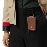 TAN Porte-cartes en cuir grainé avec lanière