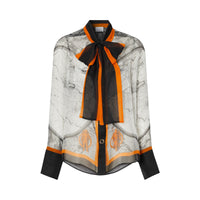 TAUPE GREY IP PTTN Chemisier à col lavallière en mousseline de soie à imprimé carte