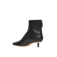 BLACK Bottines sculpturales à talon kitten heel en cuir d'agneau