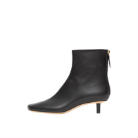 BLACK Bottines sculpturales à talon kitten heel en cuir d'agneau